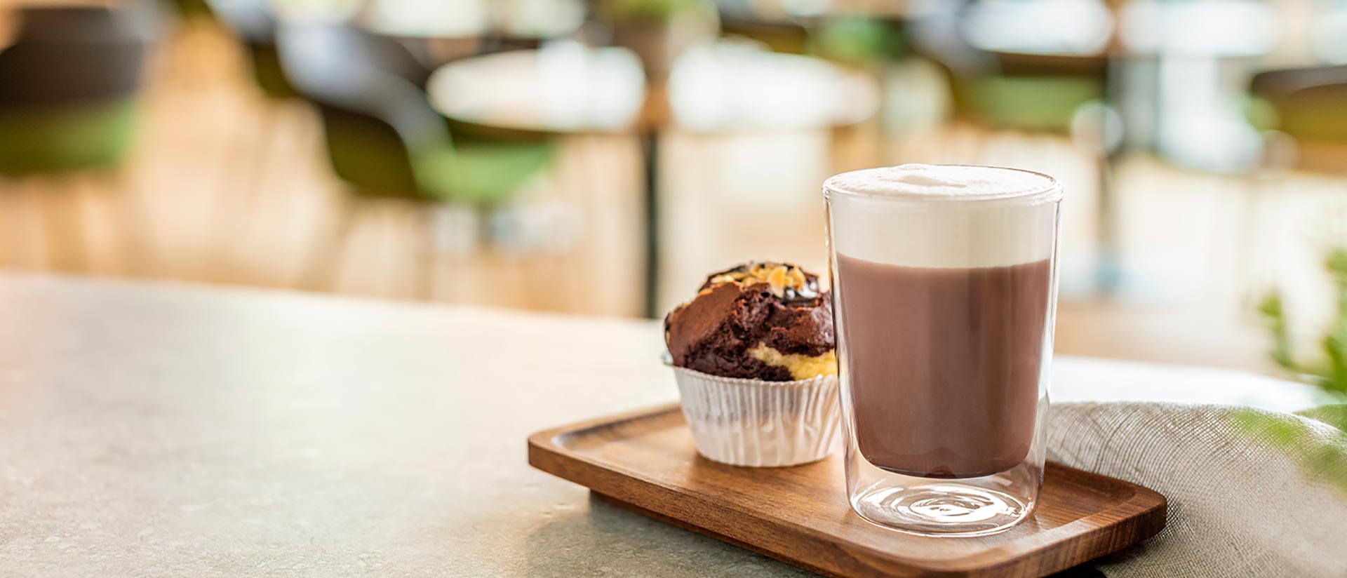 Heiße Schokolade und Muffin