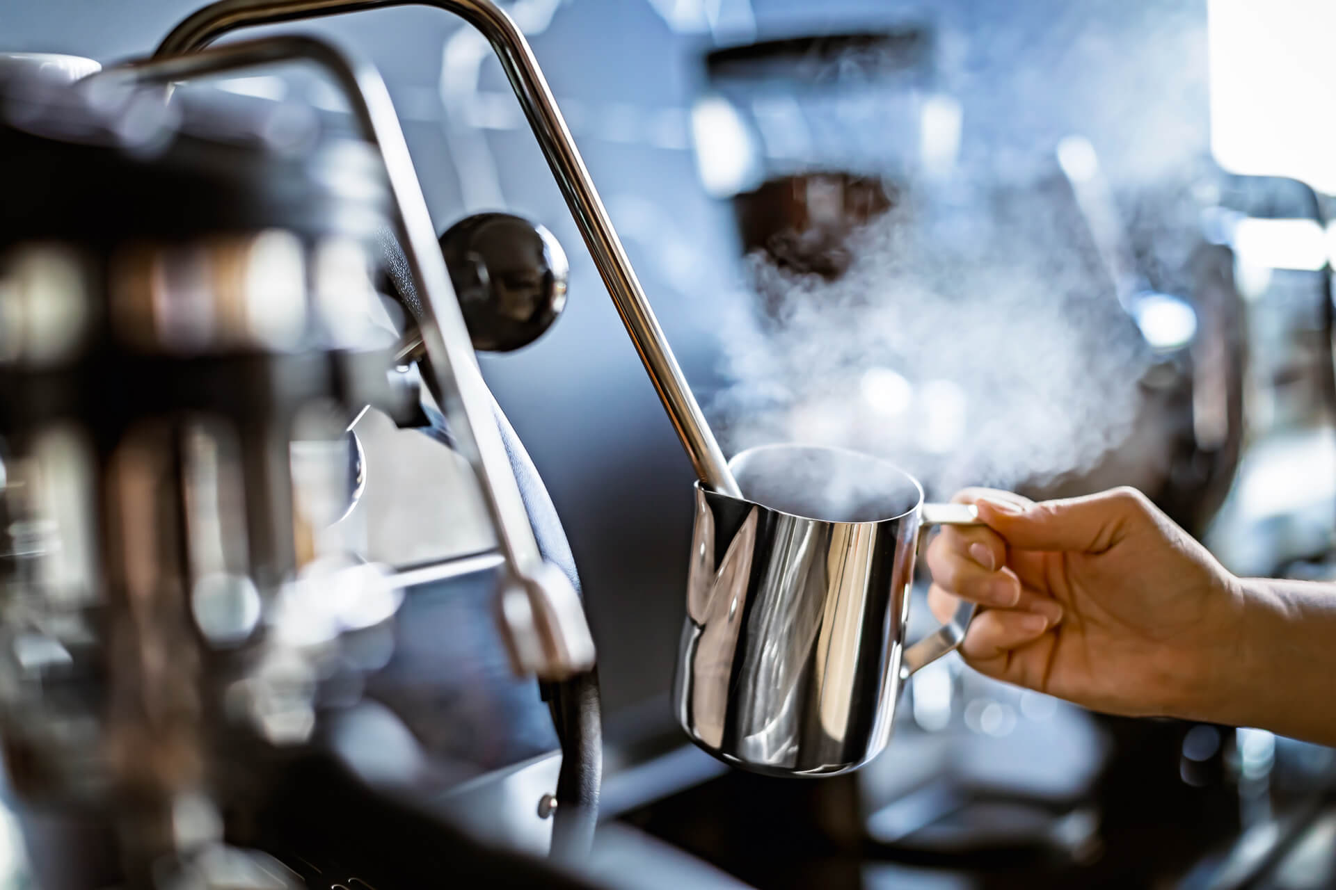 Milch aufschäumen an der Siebträgermaschine