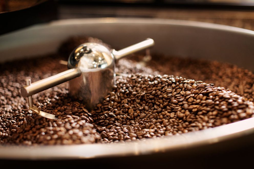 Kaffee wird im Trommelröster schonend Geröstet