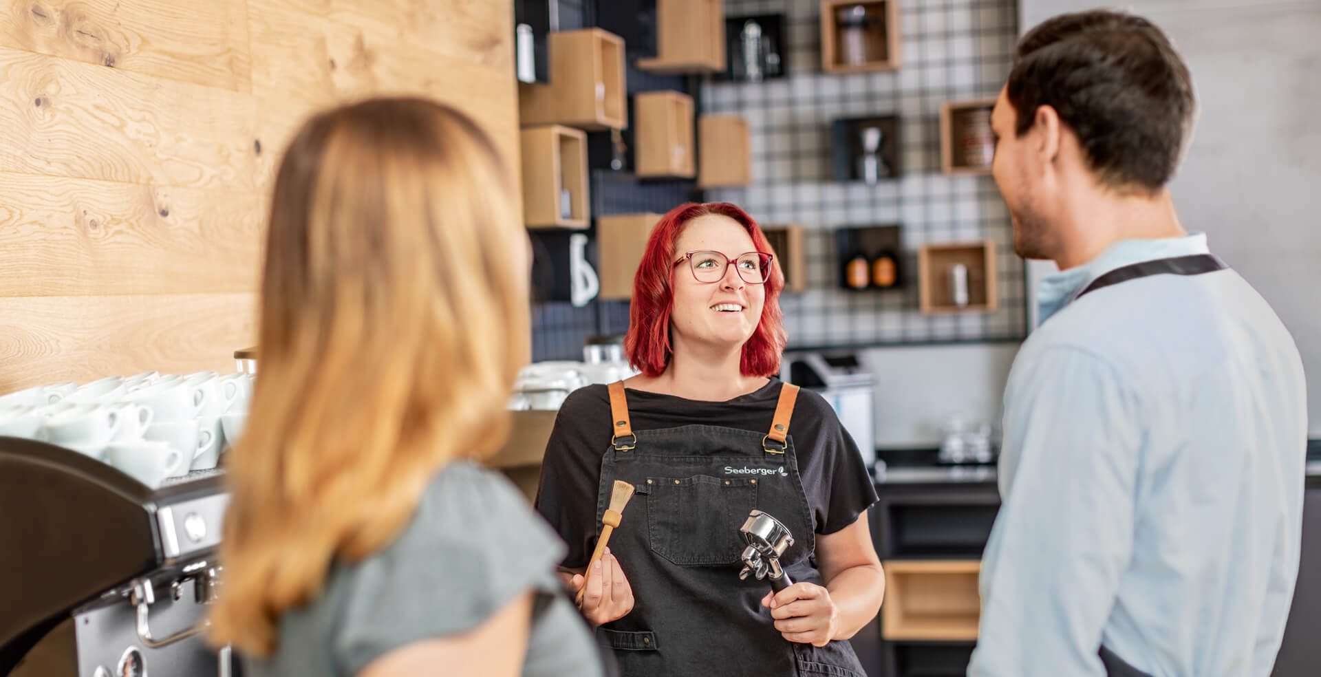 Seeberger Barista schult Teilnehmer beim Seminar