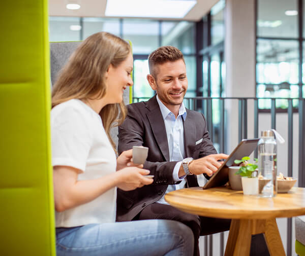 Kundenberatung mit Kaffee