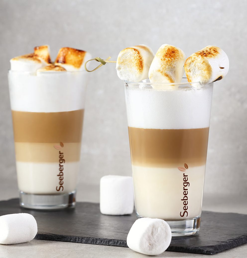 Latte Macchiato mit Marshmallow-Topping