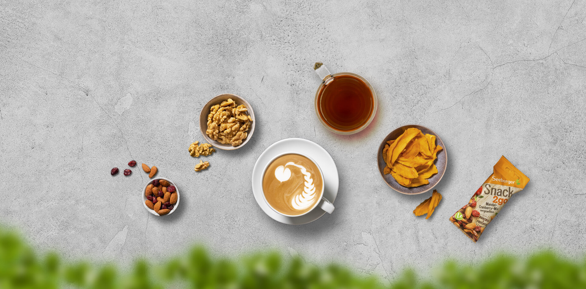 Seeberger Kaffee, Nüsse und Früchte und samova Tee