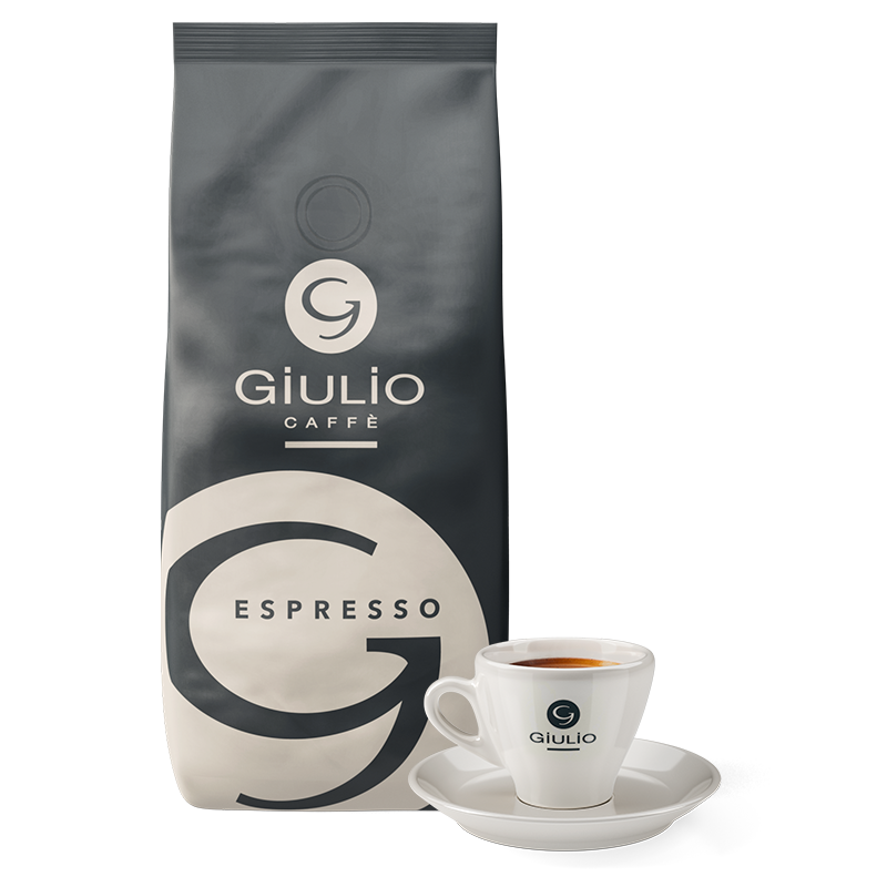 Giulio Espresso neben Giulio Espressotasse